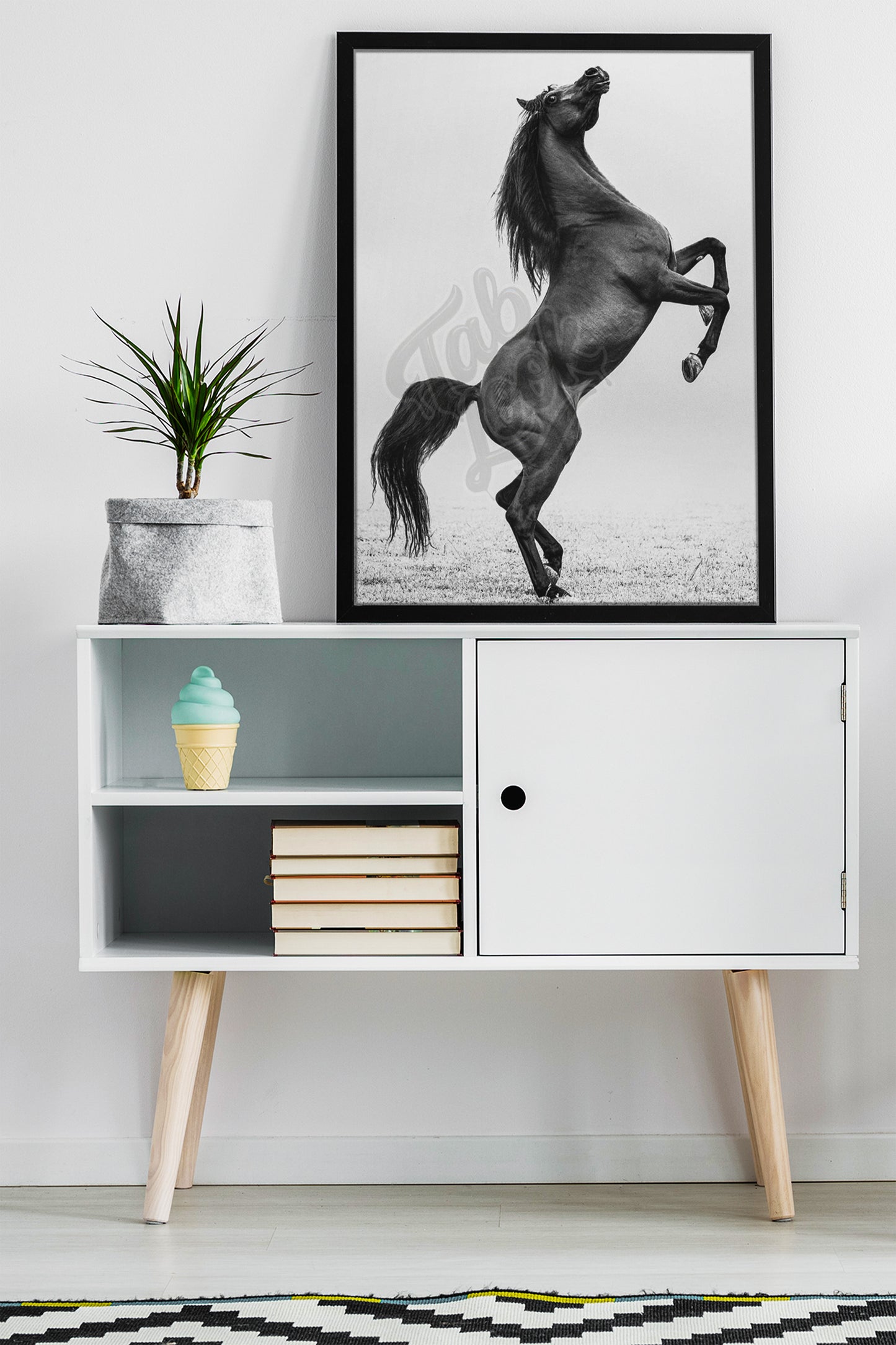 Cheval Noir – Style Élégant et Moderne